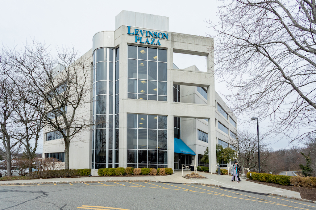 exterior-photo-of-levinson-plaza-aoa-office